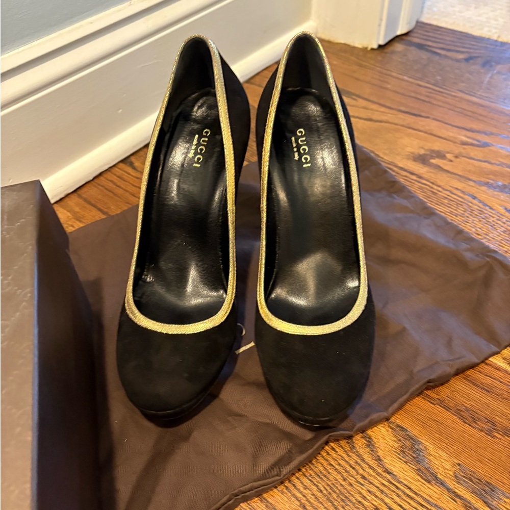 Gucci Women's Heels in Black with Gold Trim